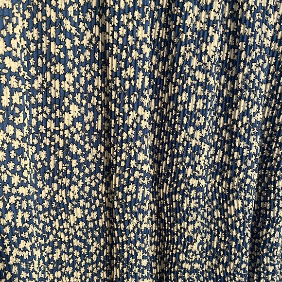 Zara Blue And White Maxi Flower Skirt. Size Medium - Picture 4 of 6